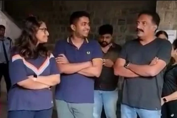 முதல் ஆளாக ஓடி வந்து வாக்களித்த பிரகாஷ் ராஜ் - கர்நாடக தேர்தல்