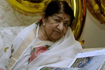 கொரோனாவால் பாதிக்கப்பட்டுள்ள பிரபல பாடகி- ICUவில் சோகமான நிலைமை, ரசிகர்கள் வருத்தம்