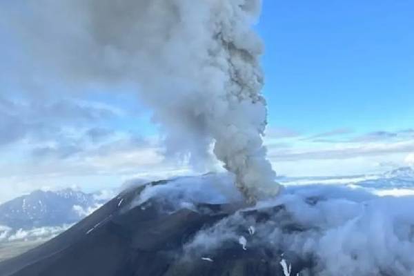 600 ஆண்டுகளுக்குப் பின் வெடித்த ரஷ்ய எரிமலை | Russian Volcano Erupts After 600 Years