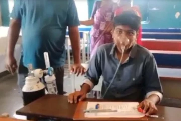 ஆக்ஸிஜன் சிலிண்டருடன் தேர்வு எழுதிய மாணவன்... பாராட்டி வரும் நெட்டிசன்கள்