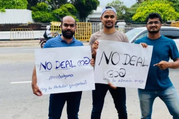 "මයිනා ගෝ ගම" ඉවත් වෙයි - අරලියගහ මැදුර ඉදිරියේ නවතම ගමක් ස්ථාපනය වෙයි..! සතර දෙසින් අරගලකරුවන් එක්වෙයි - නවතම තත්ත්වය මෙන්න(VIDEO/PHOTOS)