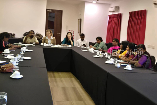 யாழ் மாவட்ட பெண் அரசியல் தலைமைகளை சந்தித்த சர்வதேச இராஜதந்திரிகள்! | Jaffna Women Leaders Meet Diplomats On Politics