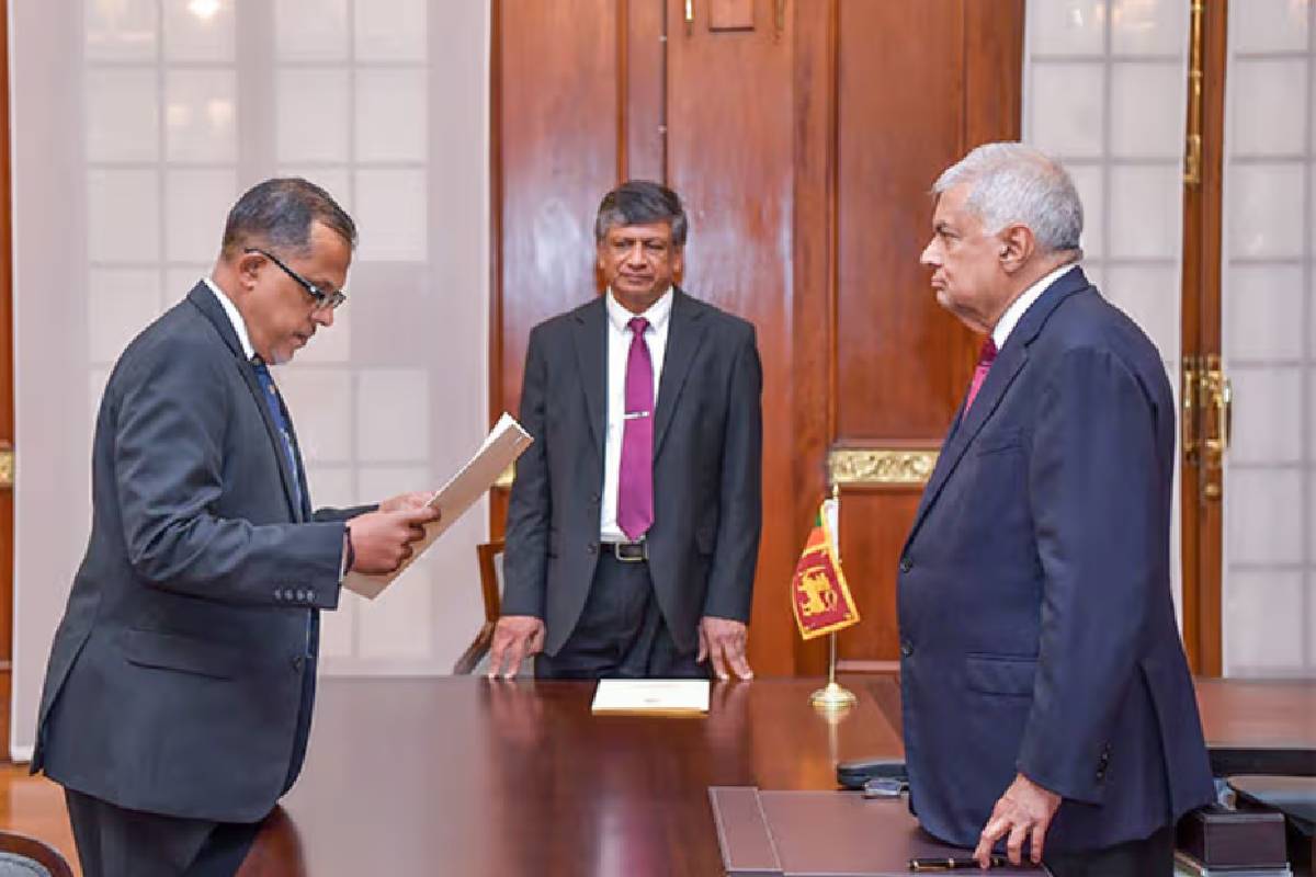 சுரேஷ் சலே -ரணில் விக்ரமசிங்க வழக்குகளிலிருந்து திலீப பீரிஸ் நீக்கம்! | Deputy Solicitor General Dileepa Peiris சுரேஷ் சலே -ரணில் விக்ரமசிங்க வழக்குகளிலிருந்து திலீப பீரிஸ் நீக்கம்! | Deputy Solicitor General Dileepa Peiris