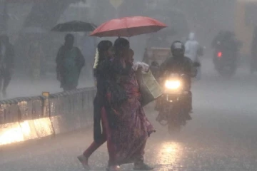தமிழகத்தில் நாளை 2 மாவட்டங்களில் கனமழை பெய்யும்- வானிலை மையம் தகவல்