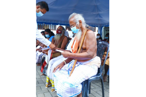කොවිඩ් අවදානම ඉහළ යාම හේතුවෙන් එන්නත්කරණය වේගවත් කෙරේ..ආදිවාසී පිරිසත් ඒ අතර (PHOTOS) | Covid19 Vaccination Sri Lanka