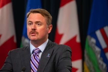 அரசாங்கத்துடன் முரண்படும் அல்பர்ட்டா மாகாணம்?