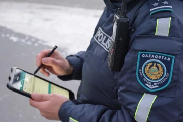 பாடசாலை மாணவனின் கோடாரி தாக்குதலால் மூவருக்கு நேர்ந்த கதி!