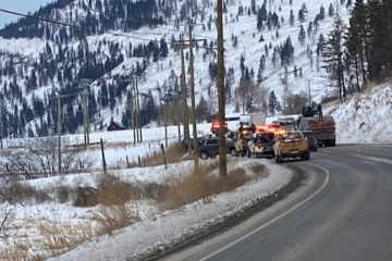 கனடாவில் இடம்பெற்ற கோர விபத்து 4 பேர் பலி