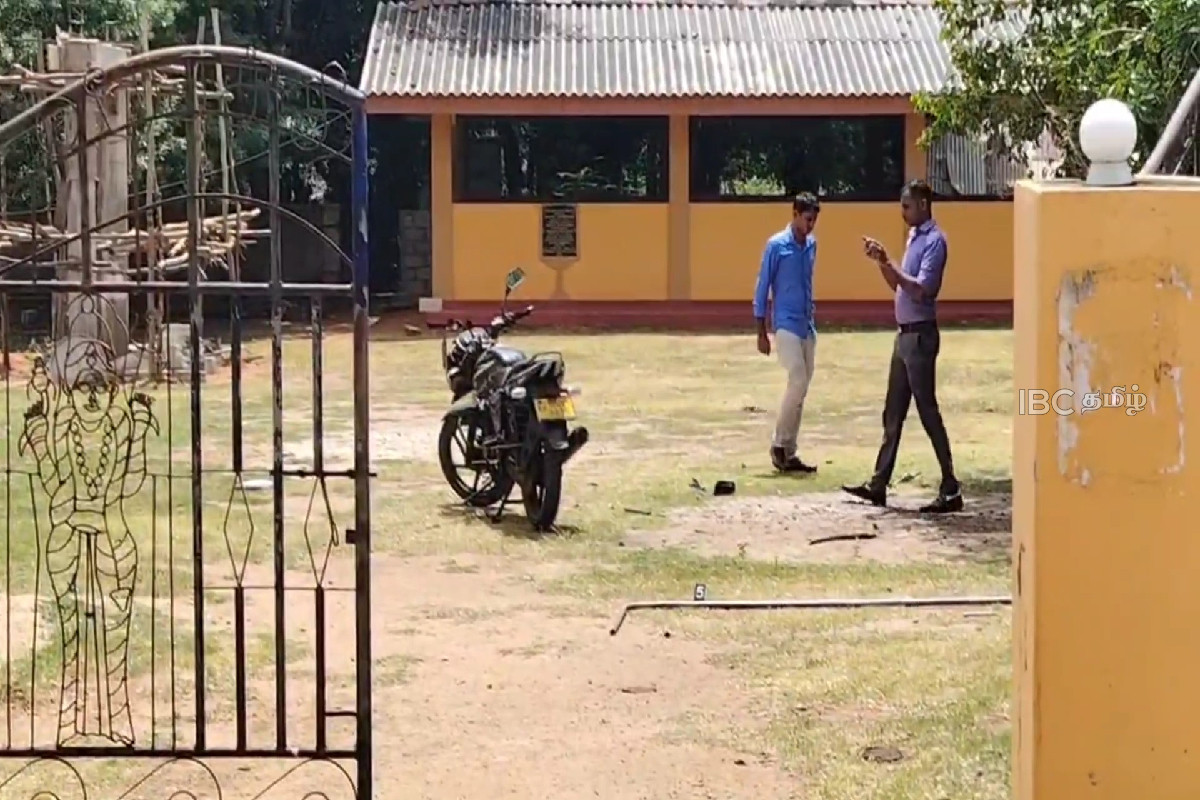 வவுனியாவில் கோவில் தகராறு : இளம் குடும்பஸ்தர் குத்திக்கொலை | Young Family Member Stabbed To Death In Vavuniya
