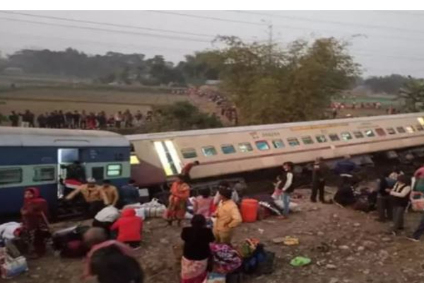 மேற்கு வங்கத்தில் விரைவு ரயில் தடம் புரண்டு விபத்து ; பலி எண்ணிக்கை 6-ஆக உயர்வு - தமிழ்நாடு