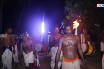 வற்றாப்பளை கண்ணகி அம்மன் ஆலய உப்பு நீரில் விளக்கெரியும் கண்கொள்ளா காட்சி