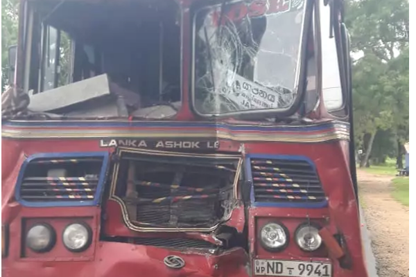 யாழில் இருந்து புறப்பட்ட அரச பேருந்து விபத்து! | Accident Police Investigating Srilanka