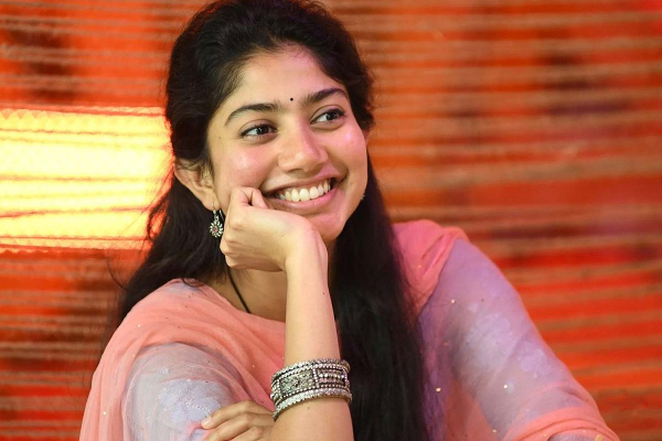 ஒரு படத்திற்காக இரண்டு வருட சினிமா வாழ்க்கையை பணயம் வைக்கும் சாய் பல்லவி | Sai Pallavi To Give Two Years Callsheet To Film