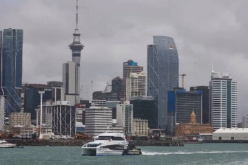 நீண்ட காலமாக மூடப்பட்டிருந்த  எல்லைகளை திறந்த   நாடு!