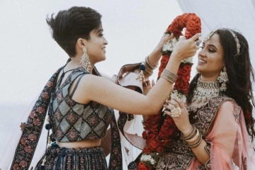 மாலை மாற்றி திருமணம்! வைரலாகும் லெஸ்பியன் ஜோடியின் போட்டோ ஷூட் புகைப்படங்கள்