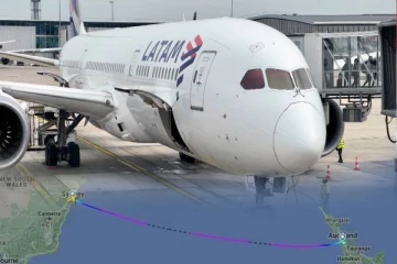 நியுசிலாந்திற்கு பயணித்த விமானத்தில் தொழில்நுட்ப கோளாறு : 50இற்கு மேற்பட்டோர் காயம்