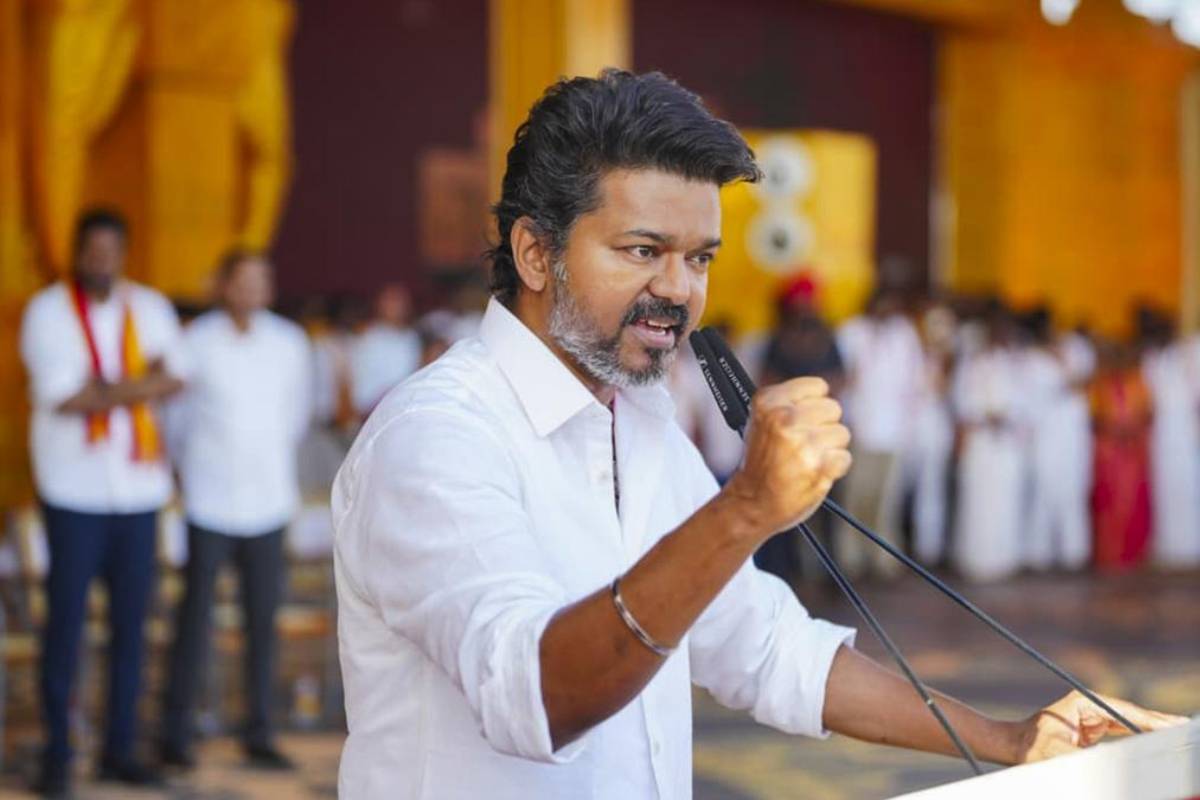 கூட்டணிக்கு செல்லும் தவெக? விஜய் டெல்லி செல்லும் சூழலில் அவசர ஆலோசனை | Report Tvk 98District Secretaries Support Alliance