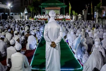 முஸ்லிம்கள் அவுரங்கசீப்பை மன்னராக ஏற்க மாட்டார்கள் - பட்னாவிஸ்