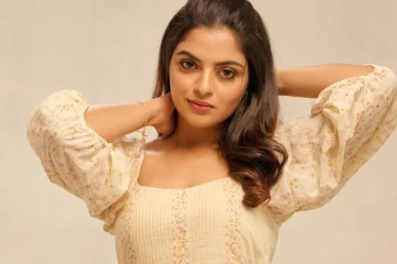 அழகிய லைலா.. நடிகை நிகிலா விமலின் அழகிய ஸ்டில்கள்