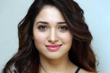 வித்தியாசமான உடையில் படு கவர்ச்சியாக போஸ் கொடுத்த தமன்னா.. இதோ புகைப்படம்