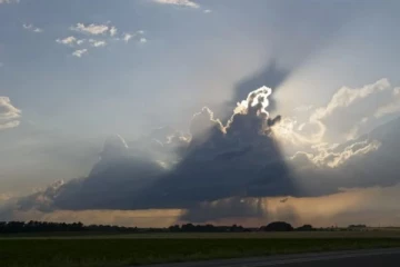 பிரான்சில் உயிர் பலி வாங்கிய புயல்... ஆயிரக்கணக்கானோர் புகலிடம் தேடி அலைந்த சம்பவம்