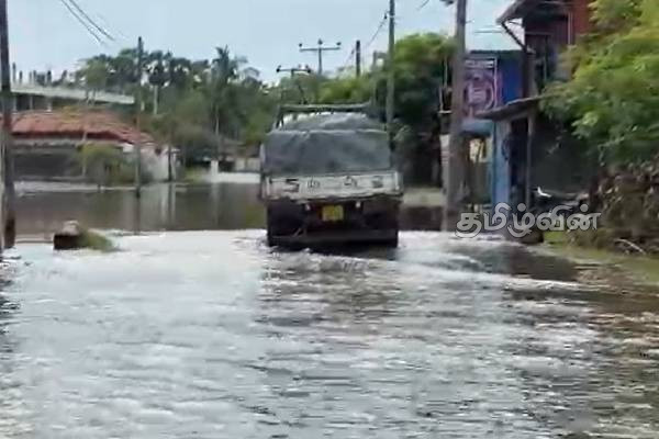 வெள்ளத்தில் மூழ்கிய யாழ்.காரைநகர் மேற்கு வீதி | Flooded Karainagar West Road Jaffna