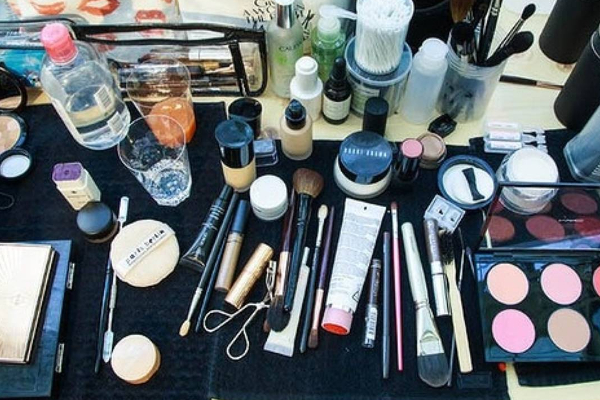 ஏலத்திற்கு வரவுள்ள அழகுசாதனப் பொருட்கள்! | Cosmetics Up For Auction