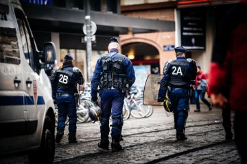 பிரான்ஸில் குடும்பத்தியுள்ள 2 பெண்களை கொலை செய்த தந்தை!