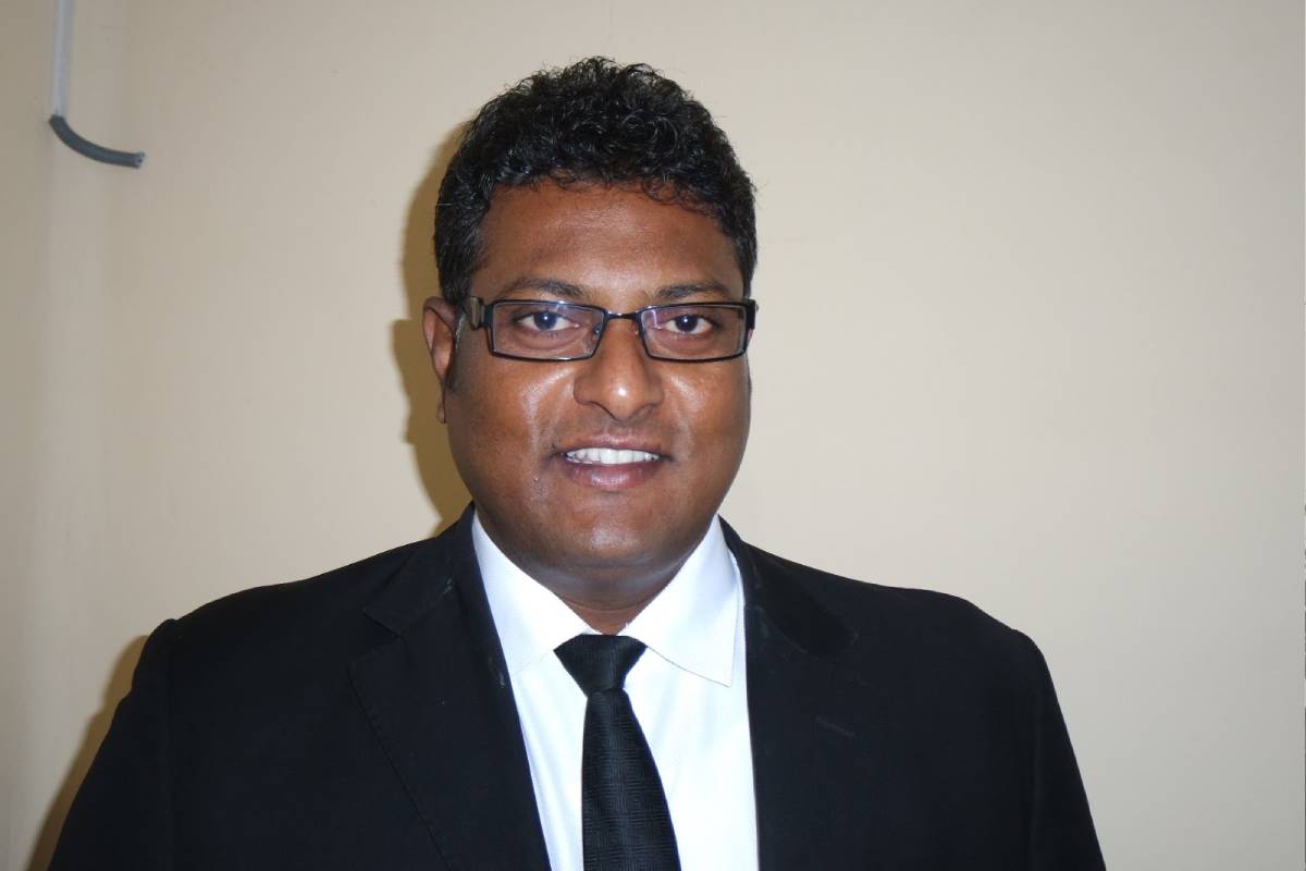 யாழ். பல்கலையில் பறக்கவிடப்பட்ட கறுப்புக்கொடி விவகாரம்! மாணவர்களுக்கு சட்டத்தரணி மணிவண்ணன் ஆதரவு | Black Flag Hoisted At Jaffna University Issues