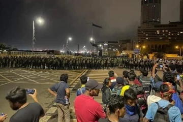 விடுதலைப் புலிகளின் தலைவரை எதிரி என்றே காட்டினார்கள்! சிங்கள இளைஞன் ஆவேசம்