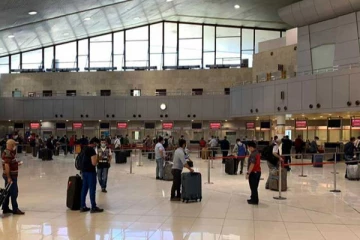 சுற்றுலா விசாவில் இலங்கைக்கு வரும் வெளிநாட்டவர்கள் தொடர்பில் முன்வைக்கப்பட்டுள்ள குற்றச்சாட்டு