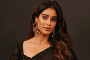 Lamborghini காரை பரிசாக பெற்ற ஜான்வி கபூர்.. அதுவும் இத்தனை கோடியா?