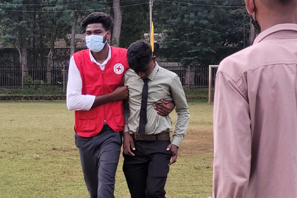 சுதந்திர தினக் கொண்டாட்டத்தில் மயங்கி விழுந்த மாணவர்கள் | Students Fainted During Independence Day