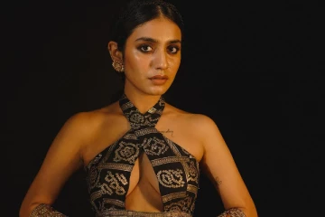 எல்லைமீறிய கிளாமரில் பிரியா வாரியர்