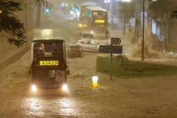 140 ஆண்டுகளுக்கு பிறகு ஹாங்காங்கில் இடைவிடாமல் கனமழை