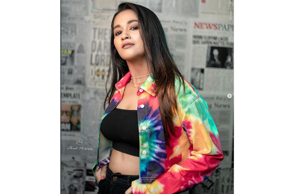 மார்டன் உடையில் பாண்டியன் ஸ்டோர்ஸ் நடிகை காவ்யா.. இணையத்தில் வைரல் | Kavya Arivumani Latest Photoshoot