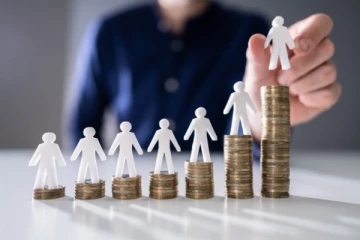 உலகிலேயே அதிக குறைந்தபட்ச சம்பளம் வழங்கும் நாடு எது தெரியுமா?