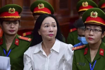 அதிர வைத்த மோசடி வழக்கு; கோடீஸ்வர பெண்ணுக்கு நீதிமன்றம் விதித்த மரண தண்டனை!