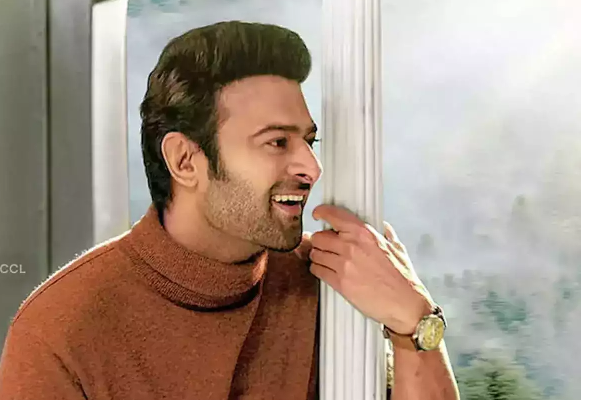 கோடிக்கணக்கில் மதிப்புடைய காரை அதிவேகமாக ஒட்டிசென்ற நடிகர் பிரபாஸ் ! ரசிகர்கள் மத்தியில் பரவி வரும் வீடியோ