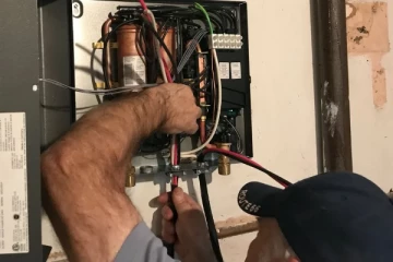 10 ஆண்டுகளாக சட்டவிரோதமாக மின்சார பாவனையில் ஈடுபட்ட அரசியல்வாதியின் சகோதரர்