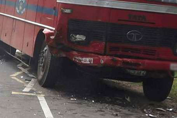 இன்று இடம்பெற்ற கோர விபத்தில் பெண் பலி; பலர் காயம்! | One Woman Killed And And Ten People Were Injured
