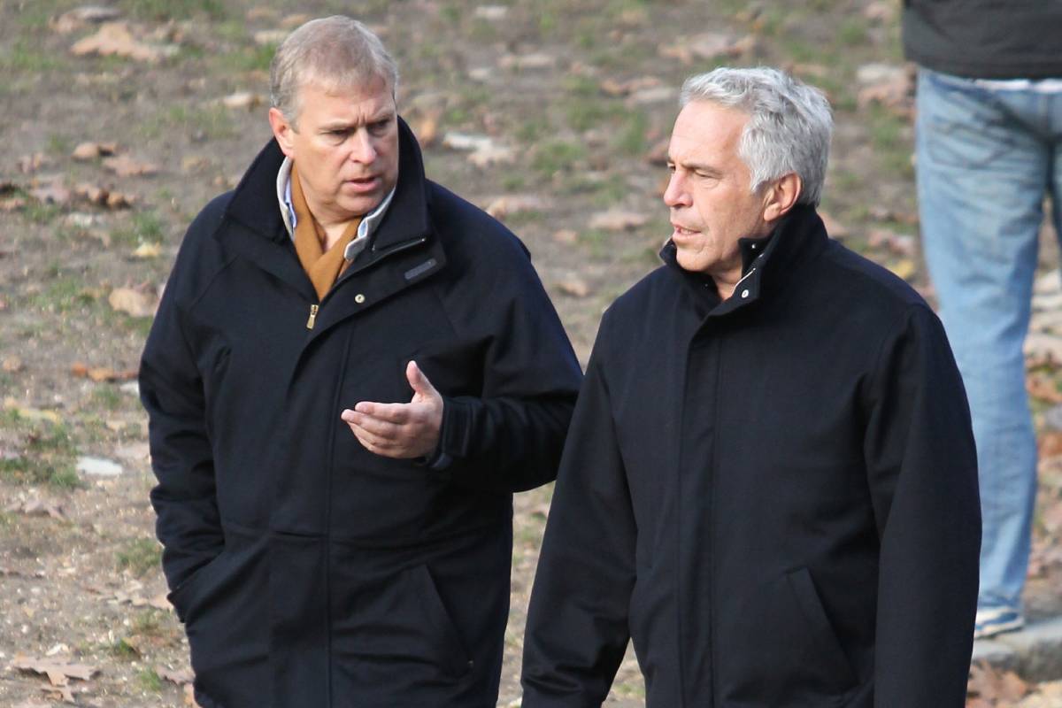 இளவரசர் ஆண்ட்ரூவால் பாதிக்கப்பட்ட இளம்பெண்ணின் குடும்பம்: மன்னர் சார்லசுக்கு விடுத்துள்ள கோரிக்கை | King Charles Denies To Meet Victim Family In Us இளவரசர் ஆண்ட்ரூவால் பாதிக்கப்பட்ட இளம்பெண்ணின் குடும்பம்: மன்னர் சார்லசுக்கு விடுத்துள்ள கோரிக்கை | King Charles Denies To Meet Victim Family In Us