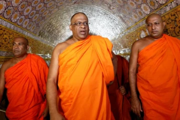 ஞானசார தேரருக்கு ரதன தேரர் வாகனம் ஒன்றை வழங்கினாரா?