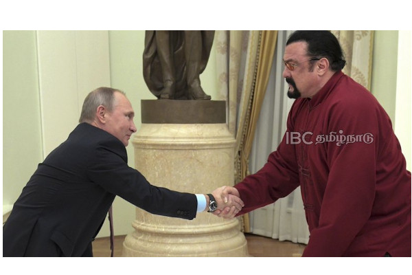 putin--friendship-award-for-actor-steven-seagal