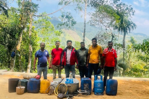 நாவலப்பிட்டியில் சட்டவிரோத மதுபான உற்பத்தியில் ஈடுபட்ட நால்வர் கைது | Four Arrested For Illegal Liquor Production