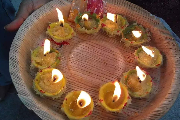 கஷ்டம் தீர ராகு காலத்தில் துர்க்கை அம்மனுக்கு இந்த தீபத்தை ஏற்றினால் போதும்! | It Is Enough To Light Lamp Goddess Durga The Rahu