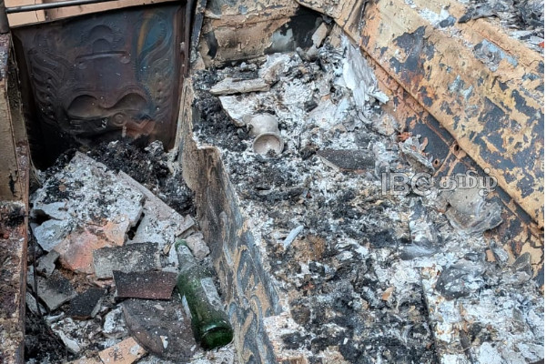 சுன்னாகத்தில் வன்முறைக்குழு அட்டகாசம்: வீடு எரிந்து நாசம்! | Violent Mob Rampages In Chunnagam