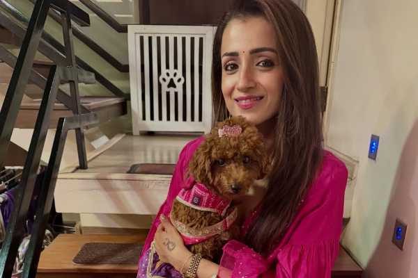 பாரில் பார்ட்டி!! நடிகை திரிஷா யார் கூட வைப் பண்ணிருக்காங்க பாருங்க.. | Ramya Krishnan And Trishas Party Photos Viral