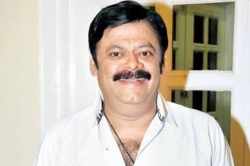 காமெடி நடிகர் மதன் பாபுவின் மகளா இவர்?- சினிமாவில் இத்தனை பாடல்கள் பாடியுள்ளாரா?