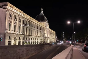 மின்சாரத்தை சேமிப்பதற்காக பிரெஞ்சு நகரங்கள் பல செய்துள்ள முன்மாதிரியான செயல்...